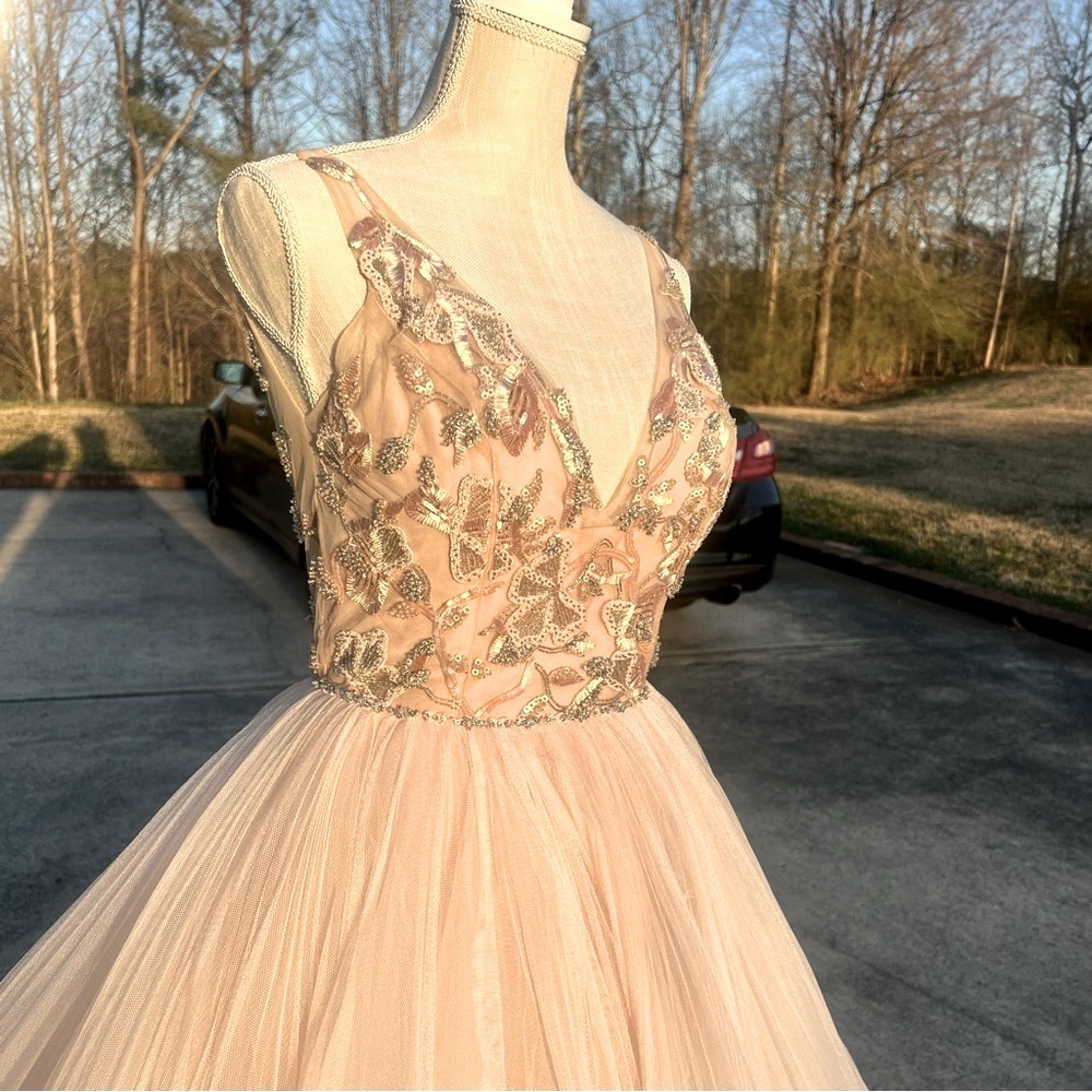 Elegant Wedding, Prom or Pageant dress. - Picture 6 of 9